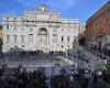 Inaugurada una pasarela sobre la Fontana de Trevi en Roma