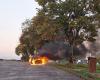 Su coche se incendia al regresar de un partido de rugby.