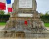 el nombre de una enfermera, grabado en el monumento a los caídos en la guerra de su pueblo, 106 después de su muerte durante la Gran Guerra