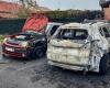 Dos coches afectados por un incendio en mitad de la noche en el barrio Garros de Auch