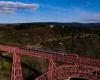 Un tren vuelve a circular por el viaducto de Garabit