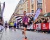 VIDEO. “Me gustaría mucho que la gente lo intentara”, el loco desafío de una estudiante, correr el maratón en sandalias