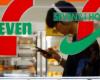 Seven & i planea dejar la Bolsa para escapar de Couche-Tard