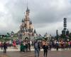 Disneyland París cobra por las entradas al desfile: “La magia se desmorona día a día”