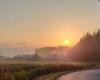 80 años de la “Francia Occidental”. Nuestros porteadores también son fotógrafos del amanecer.