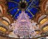 Inauguración de escaparates y árbol de Navidad en Galeries Lafayette 2024 con Vianney en escaparate