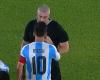 El enfado negro de Lionel Messi contra el árbitro durante la derrota en Paraguay