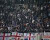 Hinchas ingleses brutalizados al margen del Grecia-Inglaterra, la federación inglesa abrirá una investigación (Pie)