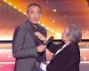 VIDEO – Sorprendido en vivo por su madre en la “Star Academy”, Nikos Aliagas es reprendido por su look