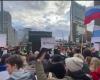 La marcha de la oposición rusa en Berlín genera tensiones por la bandera tricolor rusa