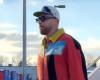 Travis Kelce aterriza en Buffalo con una chaqueta atrevida antes del juego de los Chiefs contra los Bills