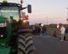 Los agricultores bloquean el puente de Europa en Aviñón