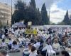 En la Knesset, las madres de los rehenes presionan al gobierno para llegar a un acuerdo