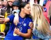 Los dos futbolistas Sam Kerr y Kristie Mewis anuncian que esperan un hijo juntos