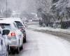 El tiempo en el Reino Unido en vivo: el caos en los viajes y el cierre de escuelas aumentan mientras se espera que caigan hasta 15 cm más de nieve