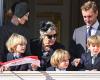 La princesa Carolina, feliz abuela con sus siete nietos en el balcón del palacio principesco