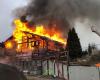 Un gran incendio en un chalet en la localidad de Les Gets: los bomberos resultaron heridos