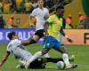 Vinicius recibe un certificado sobre sus raíces camerunesas antes del partido contra Uruguay