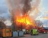 Incendio en la pequeña granja de John Kallnach: el edificio está en llamas