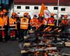 Los empleados de ArcelorMittal en Reims expresan su enojo tras el anuncio del cierre de la planta