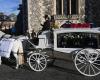 Los familiares del cantante y One Direction se reunieron en su funeral en el sur de Inglaterra.