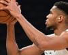 Giannis Antetokounmpo lleva a los Bucks, Cleveland avanza