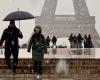 Del Louvre al Palacio de Versalles… Descubre las magníficas imágenes de París bajo la nieve este jueves