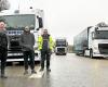 Al detenerse en la RN12 cerca de Morlaix debido a la nieve, los camioneros aprovechan para “socializar”