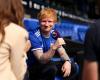 El cantante Ed Sheeran sorprende al reclutador del equipo de fútbol británico Ipswich