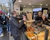 El maestro Poulet, el campeón del asador para llevar, extiende sus alas cerca de París