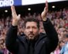 Emocionado Diego Simeone abandona la entrevista tras golpear el hito del Atlético de Madrid