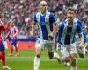 Una surrealista mano de Galán propició el primer gol del Alavés