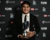 “Lo primero que pensé fue en mi madre”, dijo Wallace Sititi, elegido revelación del año en los World Rugby Awards.