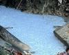 Agua azul, residuos de todo tipo… Fuerte contaminación en Mont-Saint-Martin