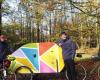 Originarios de Mayenne, estos jóvenes viajarán por Europa en una minicaravana remolcada en bicicleta