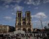 Preservación del patrimonio: artesanos locales junto a la cabecera de Notre-Dame de París