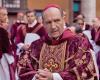 Ralph Fiennes, un cardenal atormentado en el Vaticano en cónclave