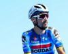 Alaphilippe celebrado por su equipo