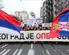 Impresionantes imágenes de una manifestación en Serbia tras el derrumbe del techo de una estación