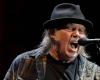 Neil Young se retira del cartel del festival de Glastonbury y denuncia la intervención de la BBC