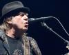 Neil Young finalmente tocará en el festival de Glastonbury