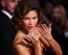 Zendaya canaliza el viejo glamour de Hollywood en los Globos de Oro mientras los fanáticos especulan sobre el enorme anillo de diamantes