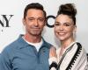 Hugh Jackman y Sutton Foster ya no se esconden, fueron captados tomados de la mano