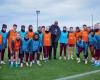 PSG: cuando Teddy Riner, con el brazo en cabestrillo, juega al fútbol con las mujeres y las promesas del club